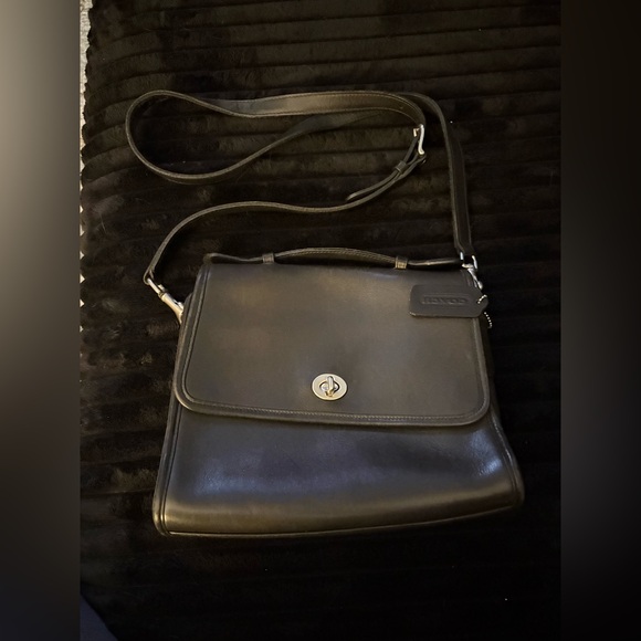 Coach Handbags - Authentic 2002 Coach bag